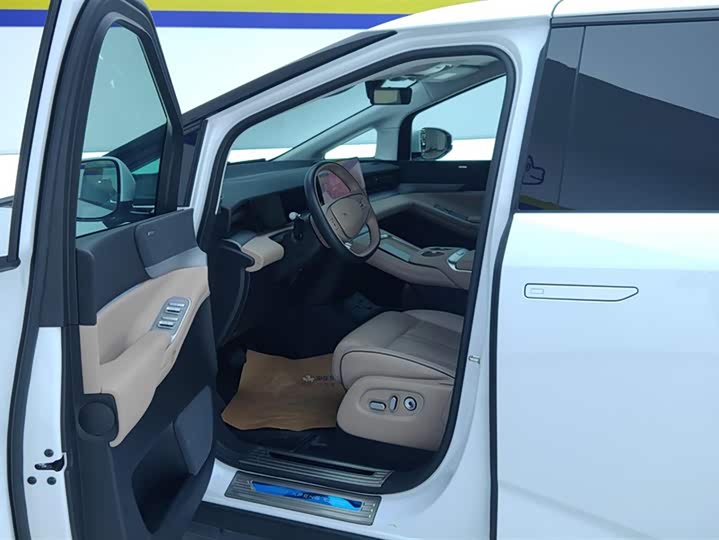 Фото 9 - XPeng X9