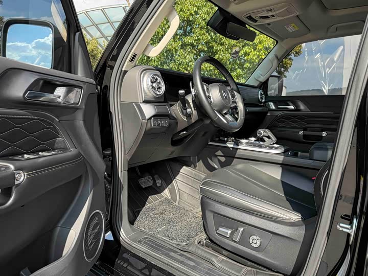 Фото 4 - Tank 300