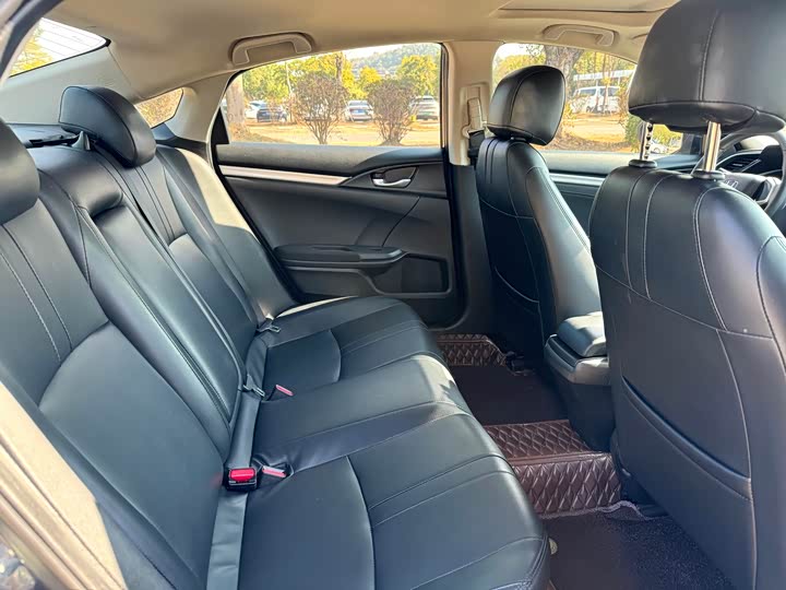 Фото 8 - Honda Civic