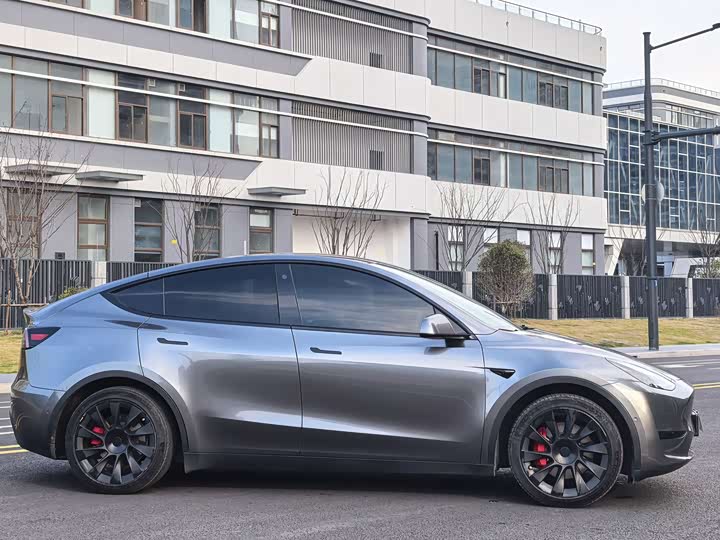 Фото 9 - Tesla Model Y