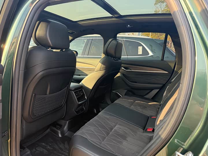 Фото 6 - Geely Monjaro