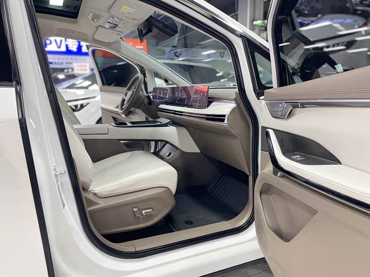 Фото 6 - Maxus Mifa 7