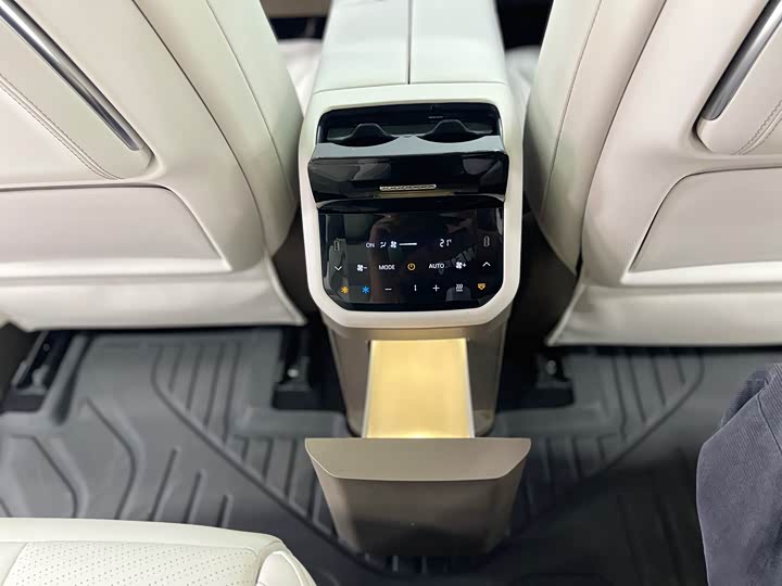 Фото 9 - Maxus Mifa 7