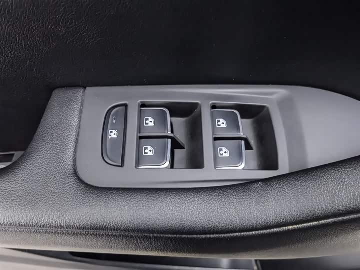 Фото 9 - Hongqi H5