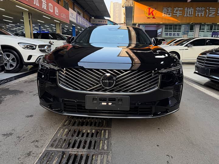 Фото 2 - Volvo S90