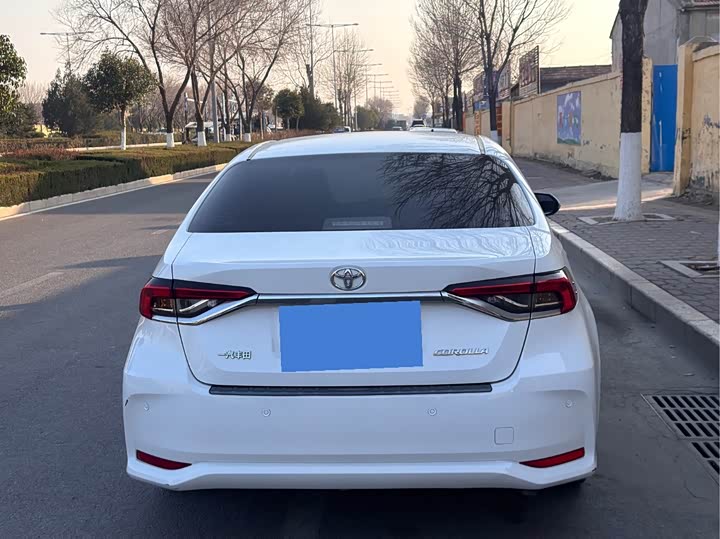 Фото 8 - Toyota Corolla