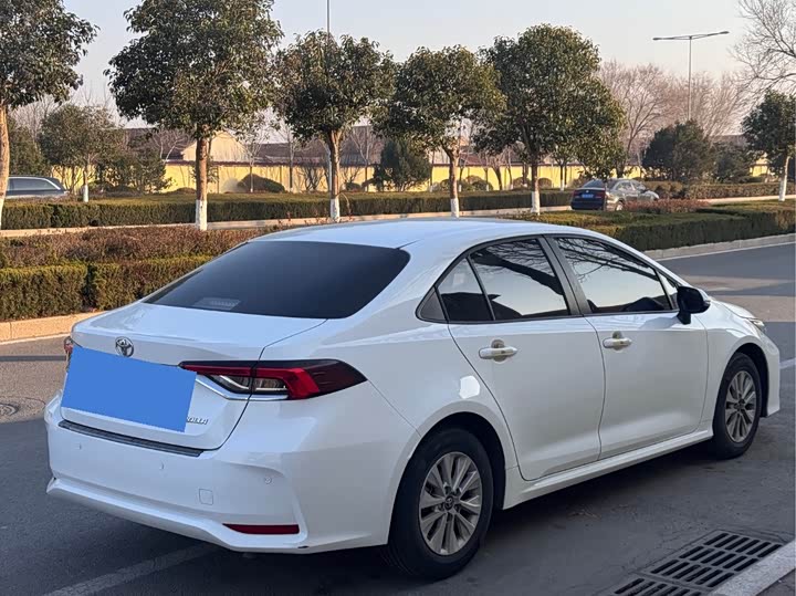 Фото 9 - Toyota Corolla