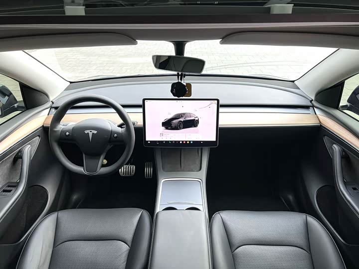 Фото 6 - Tesla Model Y