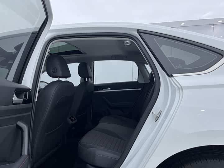 Фото 8 - Volkswagen Lavida