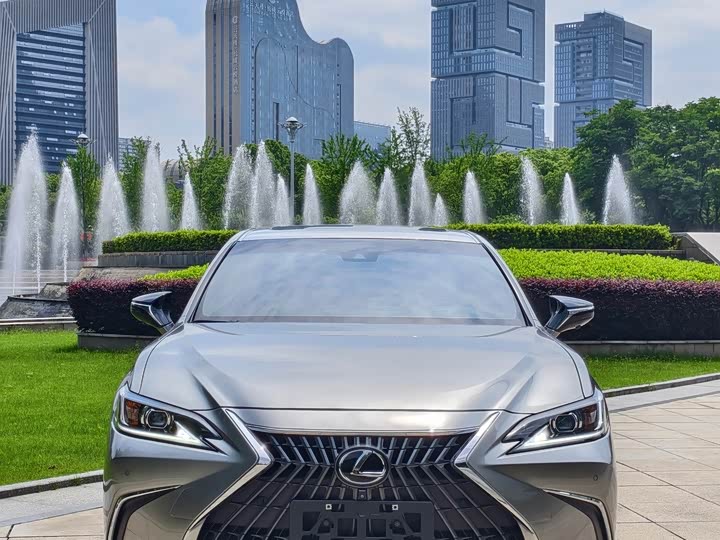 Фото 2 - Lexus ES