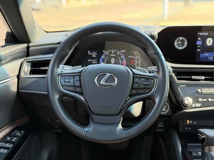 Фото 4 - Lexus ES