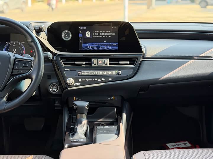 Фото 5 - Lexus ES