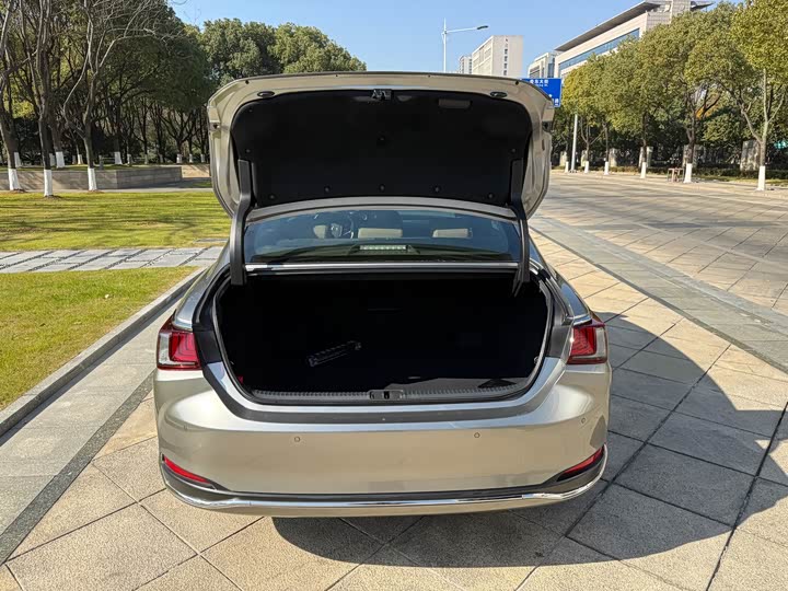 Фото 9 - Lexus ES