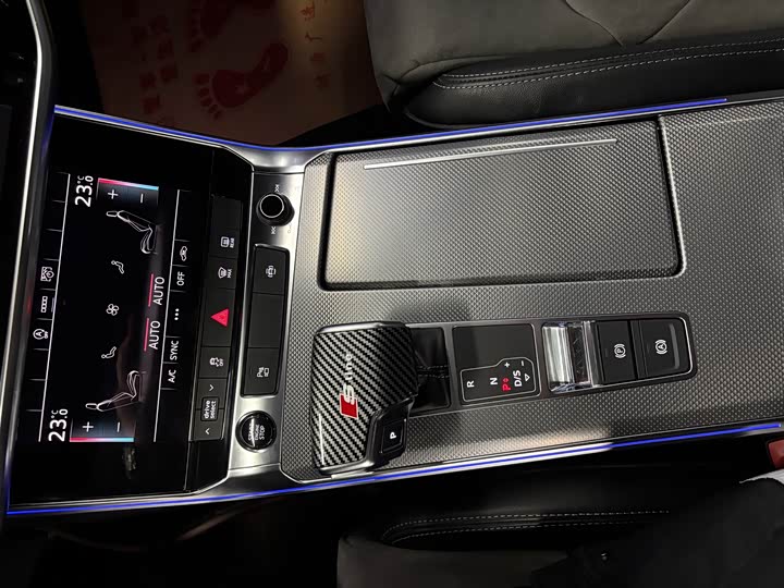 Фото 8 - Audi A6L