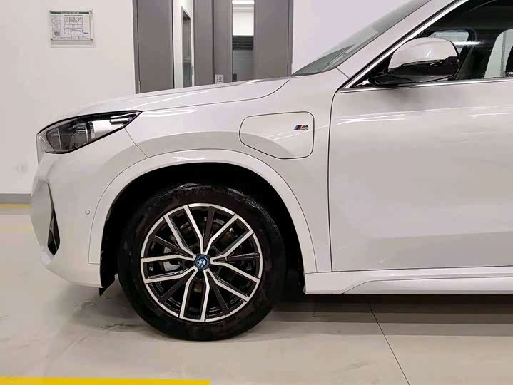 Фото 6 - BMW iX1