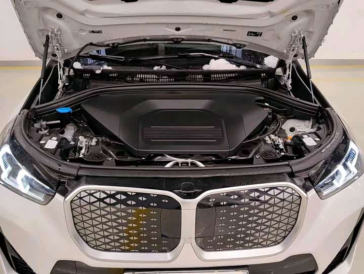 Фото 8 - BMW iX1