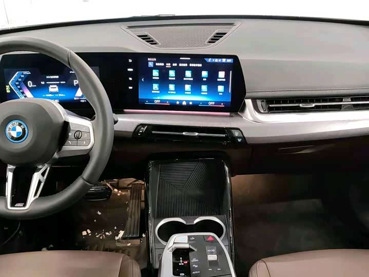 Фото 9 - BMW iX1