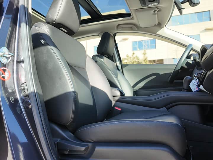 Фото 8 - Honda Vezel