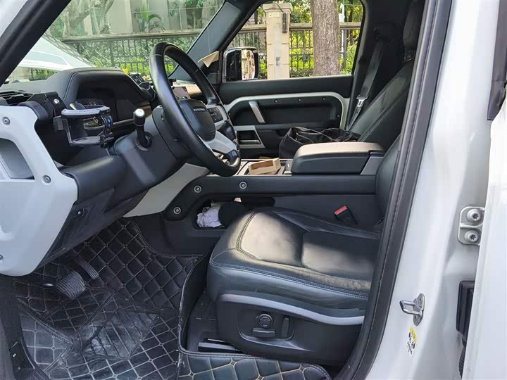 Фото 8 - Land Rover Defender