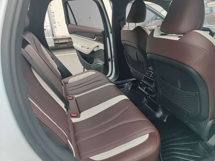 Фото 5 - Geely Monjaro