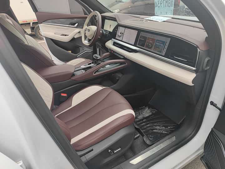 Фото 7 - Geely Monjaro