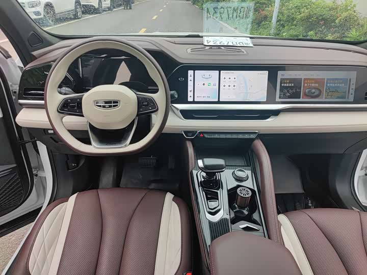 Фото 8 - Geely Monjaro