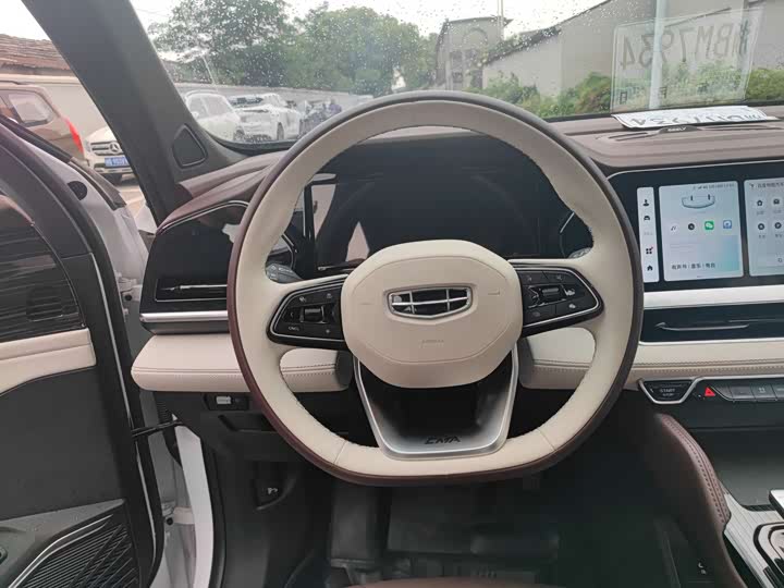 Фото 9 - Geely Monjaro