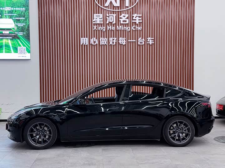 Фото 4 - Tesla Model 3