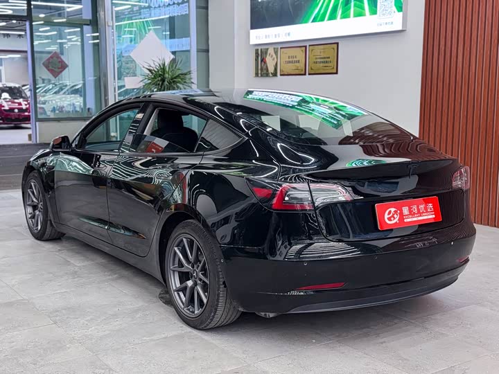 Фото 5 - Tesla Model 3
