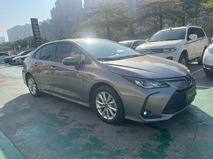 Фото 2 - Toyota Corolla