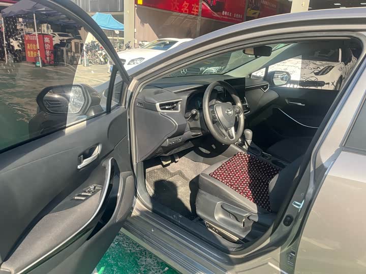 Фото 4 - Toyota Corolla