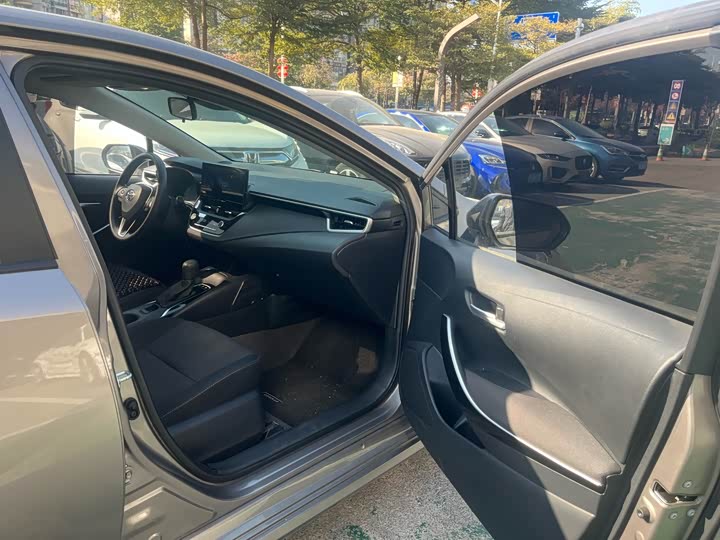 Фото 7 - Toyota Corolla