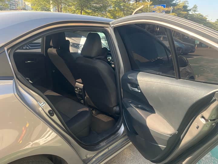 Фото 8 - Toyota Corolla