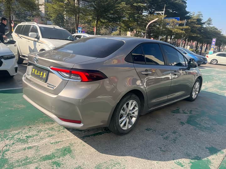 Фото 9 - Toyota Corolla