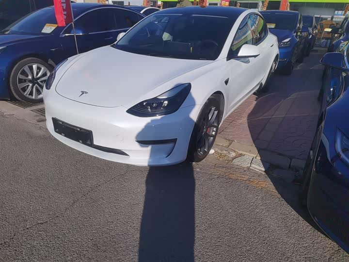 Фото 1 - Tesla Model 3