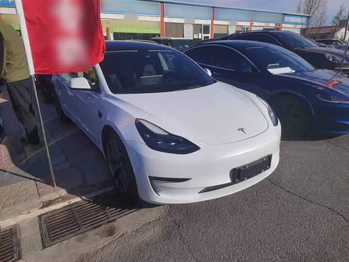 Фото 4 - Tesla Model 3