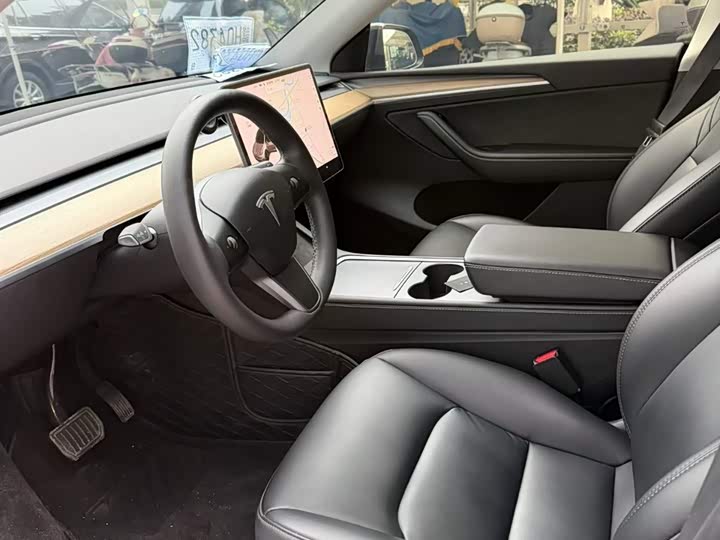 Фото 6 - Tesla Model Y