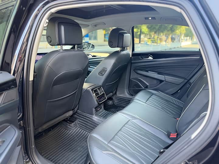 Фото 8 - Volkswagen Passat