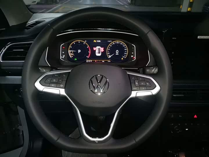 Фото 3 - Volkswagen Tharu