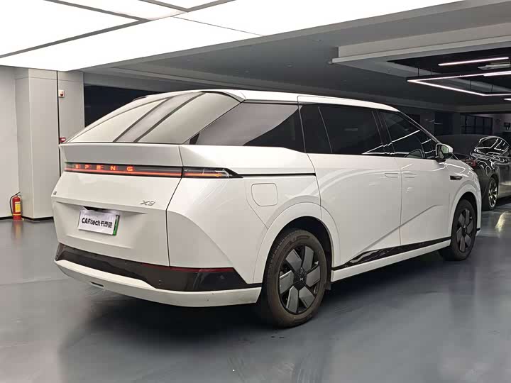 Фото 6 - XPeng X9