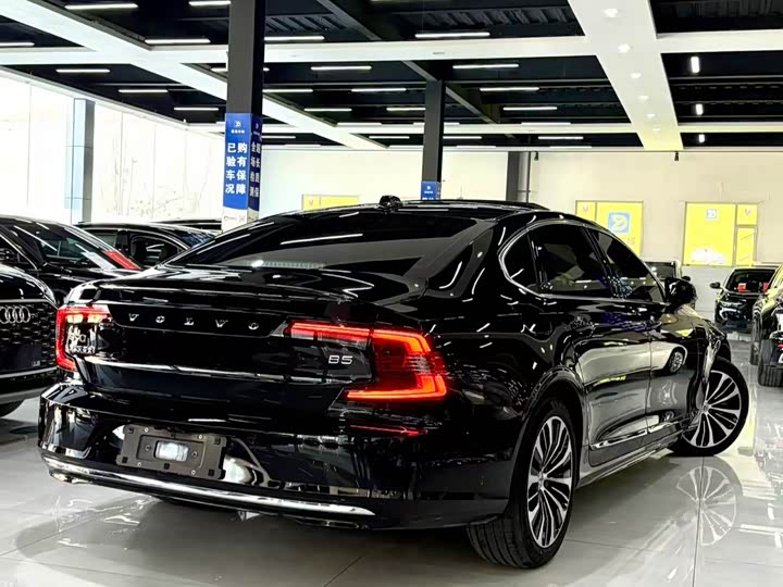 Фото 2 - Volvo S90