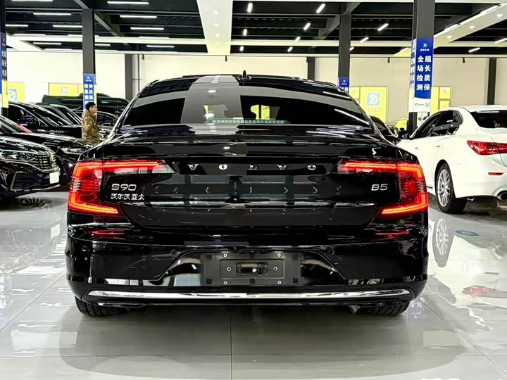 Фото 6 - Volvo S90