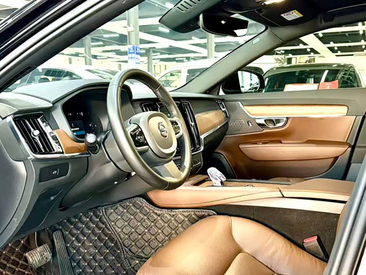 Фото 8 - Volvo S90