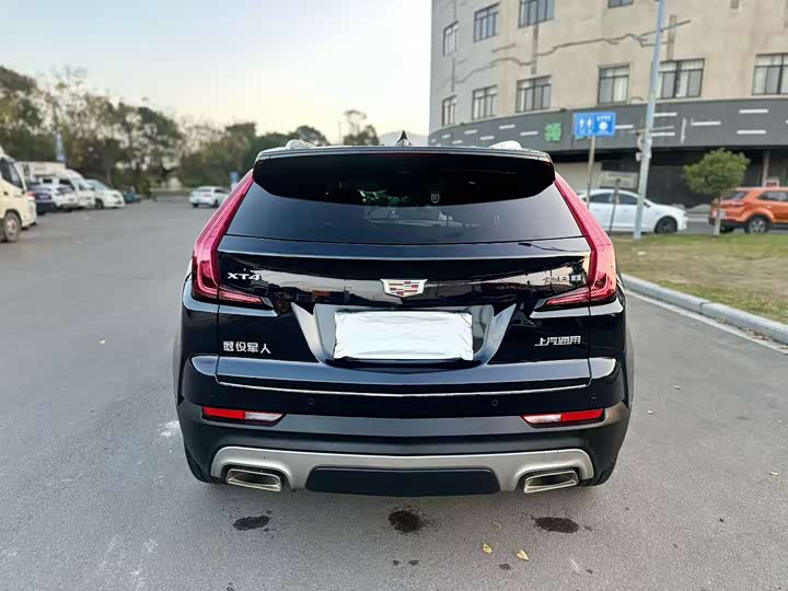 Фото 8 - Cadillac XT4