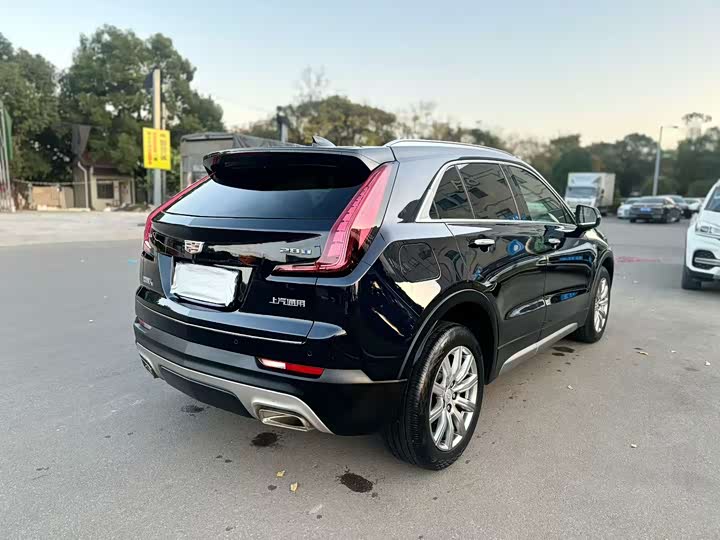 Фото 9 - Cadillac XT4