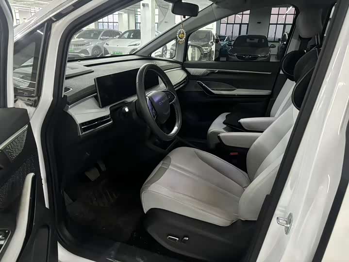 Фото 9 - Maxus G70