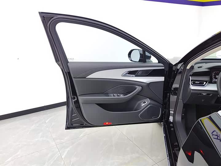 Фото 7 - Hongqi H5