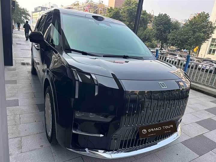 Фото 2 - Zeekr 009