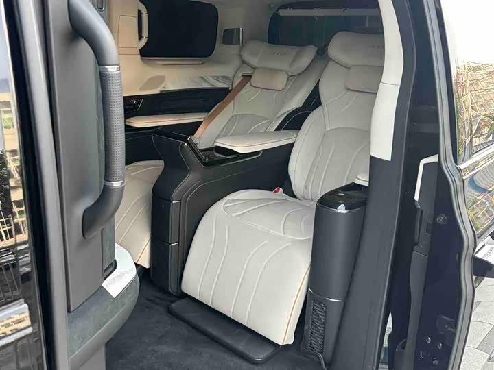 Фото 4 - Zeekr 009