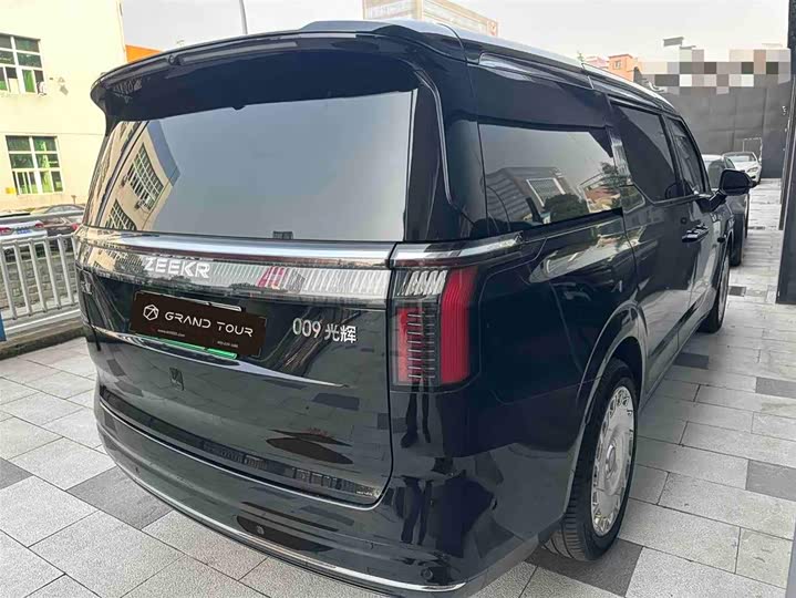 Фото 5 - Zeekr 009